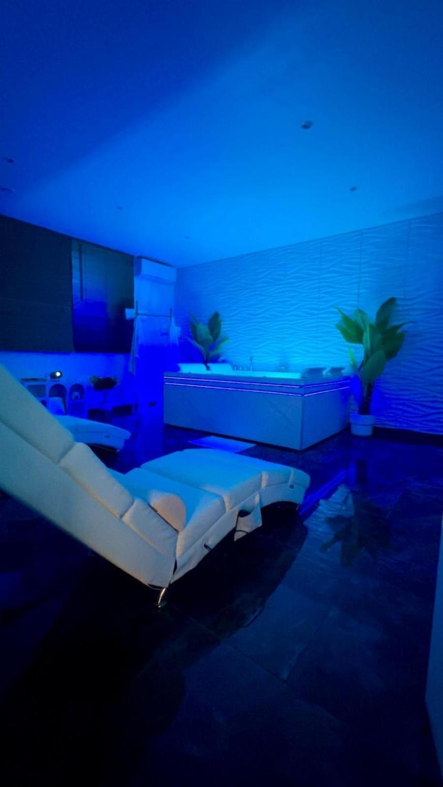 Dima Suite Jacuzzi Privatif Vedene Exterior photo